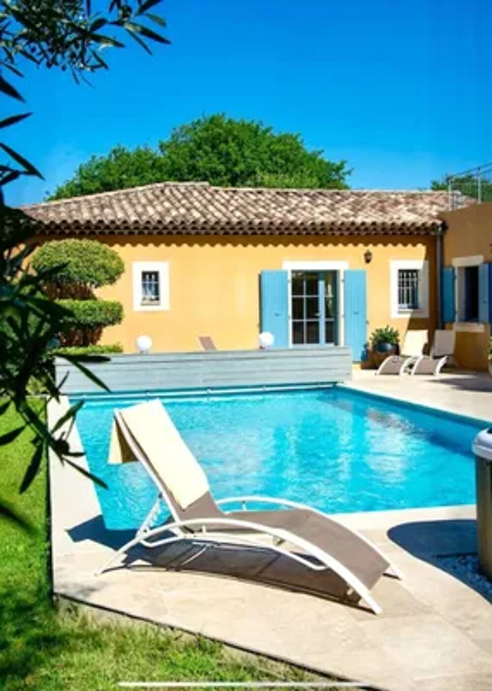   Grande villa pour 10 pers. avec piscine, jacuzzi et jardin  Villars Piscine prive - Bain  remous - Tlvision - Terrasse - pl Provence-Alpes-Cte d'Azur, Villars (84400)