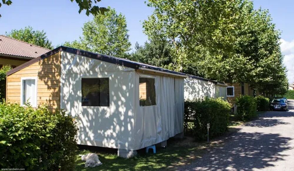   Camping La Grappe Fleurie - Cottage toil (sans sanitaires privatifs) Piscine collective - Terrasse - Accs Internet - Jeux jard Rhne-Alpes, Fleurie (69820)