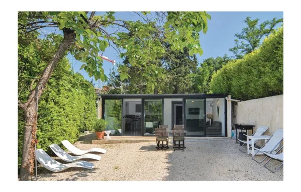   Stunning home in Aix-en-Provence with 2 Bedrooms Alimentation < 600 m - Tlvision - Terrasse - place de parking en extrieur - Provence-Alpes-Cte d'Azur, Aix-en-Provence (13090)