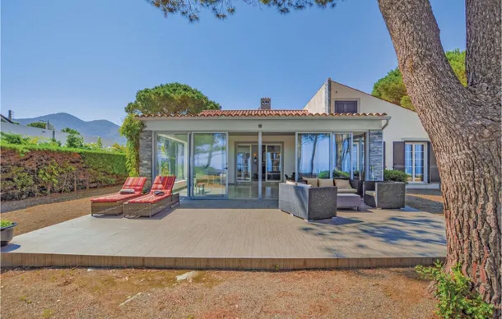   Stunning home in St Florent with 5 Bedrooms, WiFi and Outdoor swimming pool Piscine prive - Plage < 200 m - Alimentation < 150 Corse, Saint-Florent (20217)