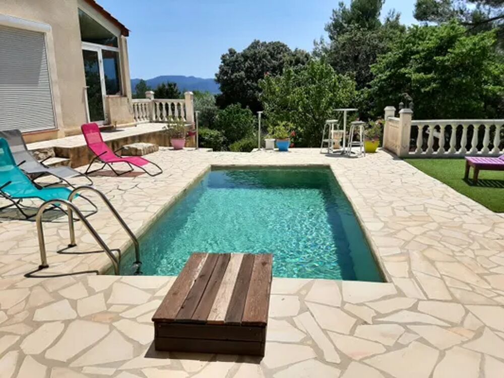   Villa pour 5 pers. avec piscine, jardin et terrasse  Mrindol Piscine prive - Tlvision - Terrasse - Vue montagne - place de Provence-Alpes-Cte d'Azur, Mrindol (84360)
