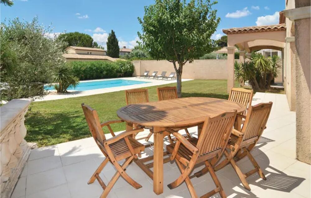   Stunning home in Calvisson with 4 Bedrooms, Outdoor swimming pool and Swimming pool Piscine prive - Alimentation < 500 m - Tl Languedoc-Roussillon, Calvisson (30420)