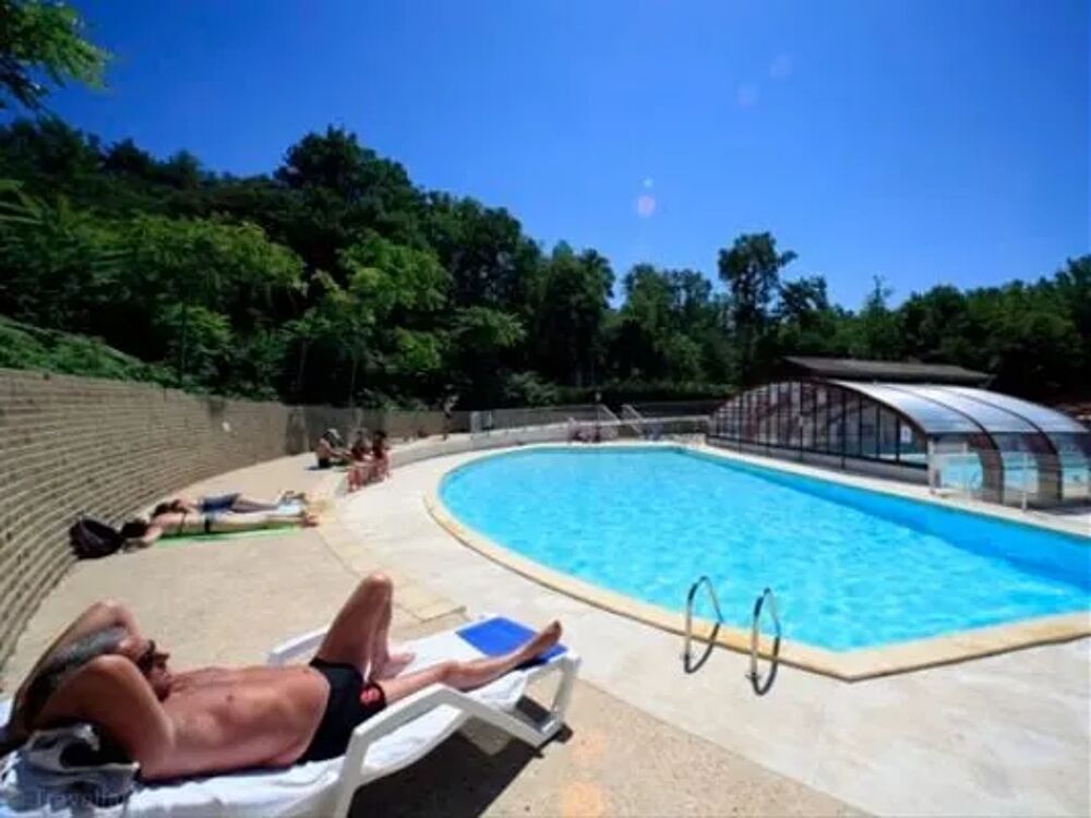   Camping Les Hameaux Des Lacs - Chalet - 2 personnes - 1 chambre Piscine couverte - Piscine collective - Terrasse - Lave vaissell Midi-Pyrnes, Monclar-de-Quercy (82230)