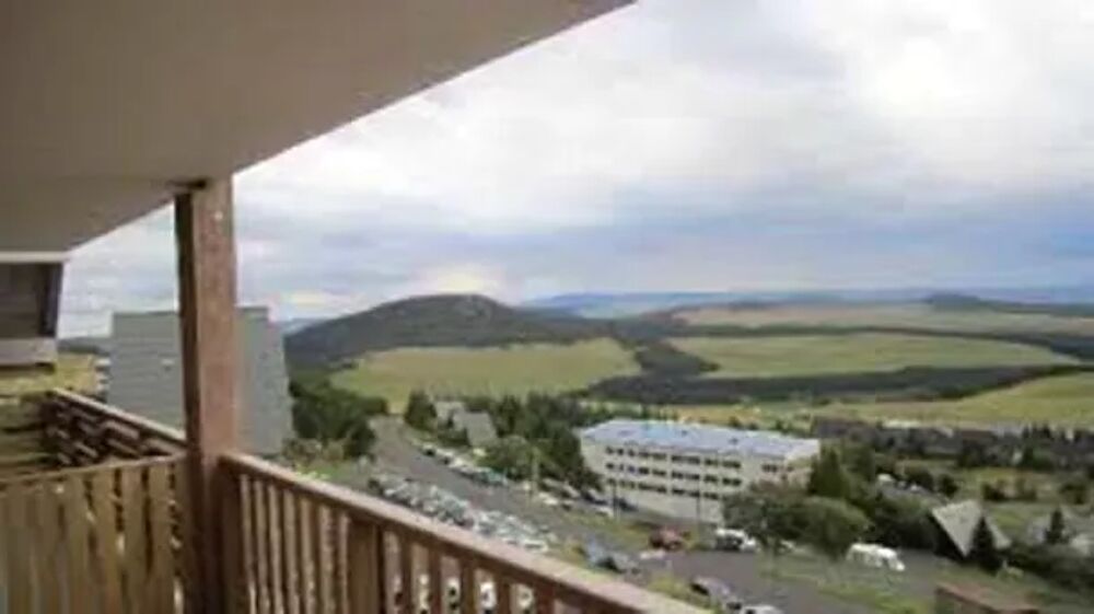   Appartement  1 km des pistes pour 4 pers.  Besse-et-Saint-Anastaise Tlvision - Balcon - Vue montagne - Vue lac - place de pa Auvergne, Besse-et-Saint-Anastaise (63610)
