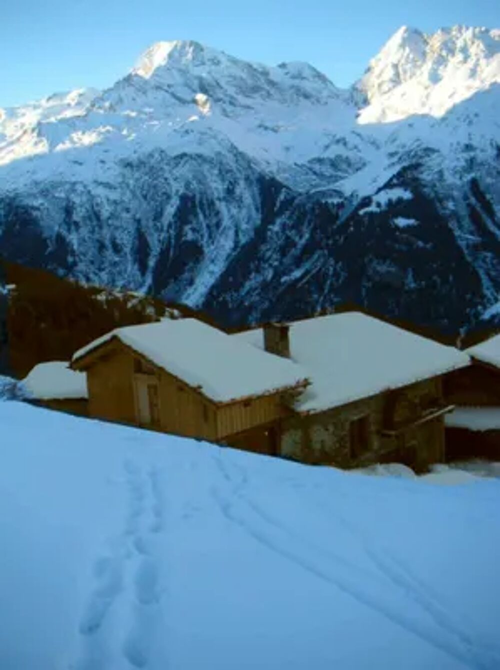   Grand chalet  1 km des pistes pour 14 pers.  Sainte-Foy-Tarentaise Tlvision - Terrasse - Balcon - Vue montagne - place de pa Rhne-Alpes, Sainte-Foy-Tarentaise (73640)