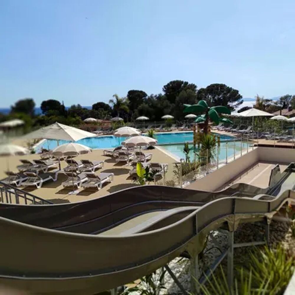    200 m de la plage ! Joli bungalow pour 2 pers. avec piscine partage Piscine collective - Plage < 200 m - Tlvision - Terrass Provence-Alpes-Cte d'Azur, Saint-Raphal (83700)