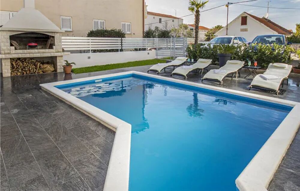   Stunning home in Vodice with 3 Bedrooms, WiFi and Outdoor swimming pool Piscine prive - Plage < 3 km - Alimentation < 300 m - T Croatie, Vodice
