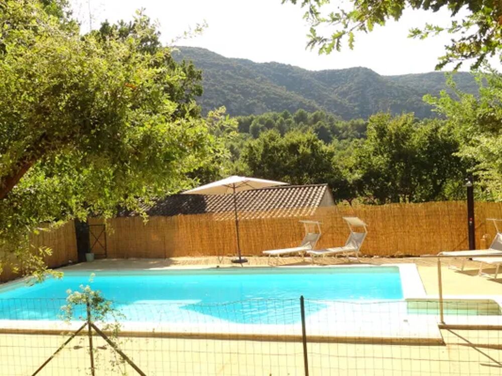   maison 8 personnes Piscine privée - Télévision - Terrasse - place de parking en extérieur - Lave vaisselle Provence-Alpes-Côte d'Azur, Maubec (84660)