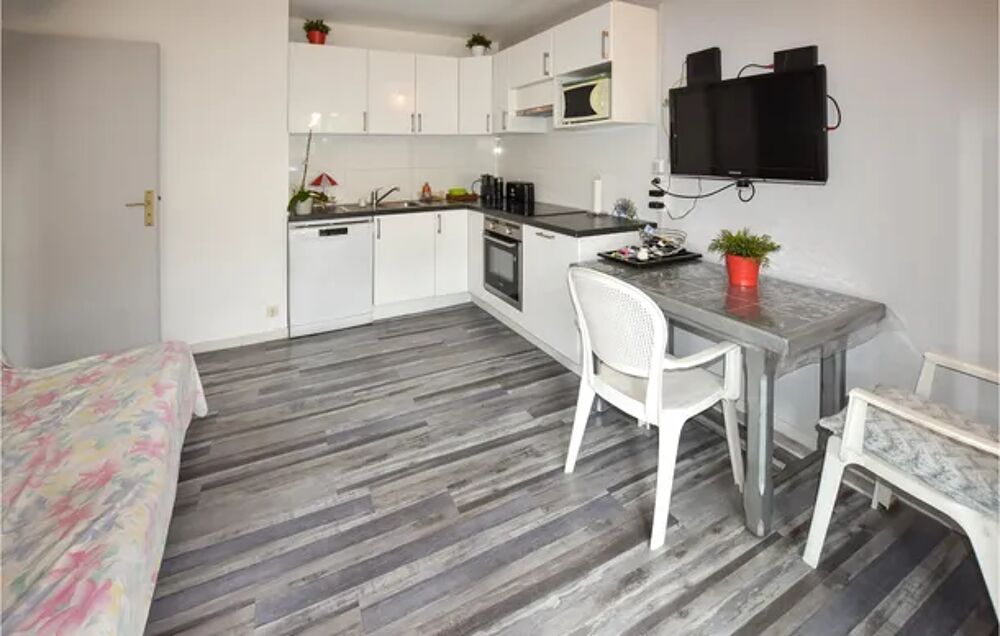   Beautiful apartment in Saint-Cyr-sur-Mer with WiFi and 2 Bedrooms Plage < 500 m - Alimentation < 200 m - Tlvision - Terrasse - Provence-Alpes-Cte d'Azur, Saint-Cyr-sur-Mer (83270)