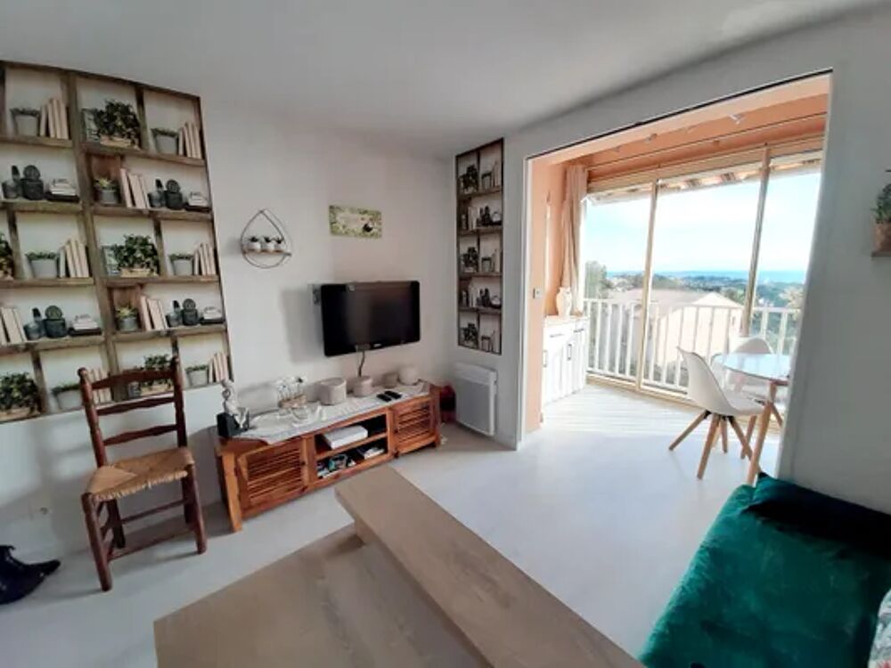   Superbe appartement  1 km de la plage pour 2 pers.  Bandol Plage < 1 km - Tlvision - Vue mer - place de parking en extrieur Provence-Alpes-Cte d'Azur, Bandol (83150)