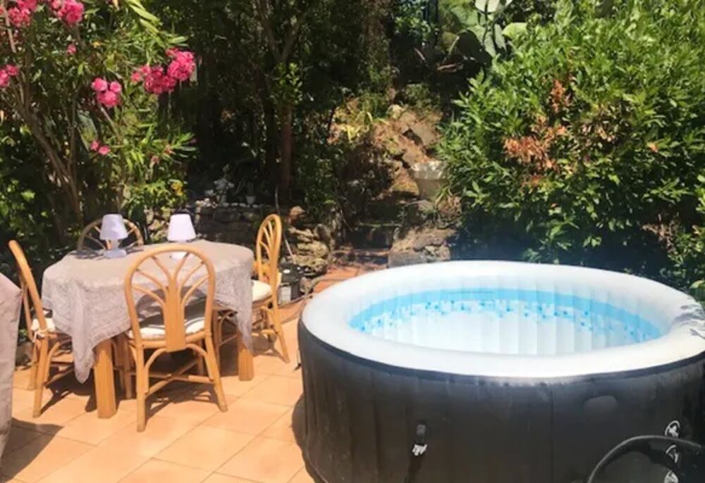   Maison pour 6 pers. avec piscine partagée, jacuzzi et jardin à Gassin Piscine collective - Bain à remous - Télévision - Terrasse Provence-Alpes-Côte d'Azur, Gassin (83580)
