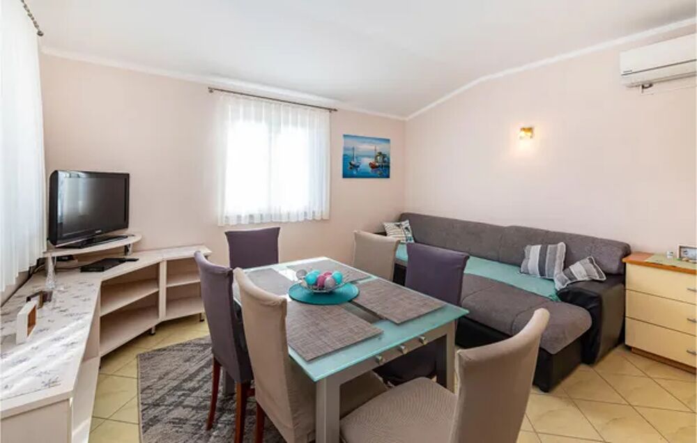   Stunning apartment in Razanac with 1 Bedrooms and WiFi Plage < 600 m - Alimentation < 500 m - Tlvision - Terrasse - Vue mer Croatie, Razanac