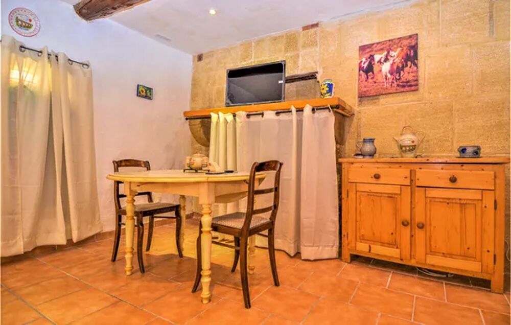   Stunning apartment in Remoulins with WiFi Alimentation < 200 m - Tlvision - Lave linge - Accs Internet Languedoc-Roussillon, Remoulins (30210)