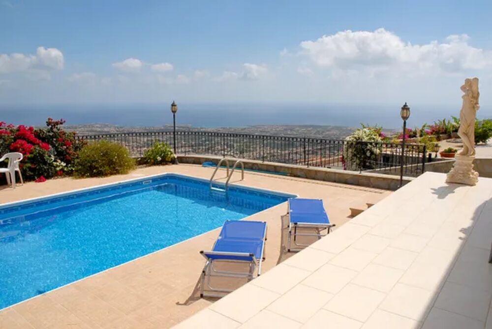  Villa  3 km de la plage pour 6 pers. avec piscine et jardin  Peyia Piscine prive - Plage < 3 km - Tlvision - Terrasse - Bal Chypre, Pegeia