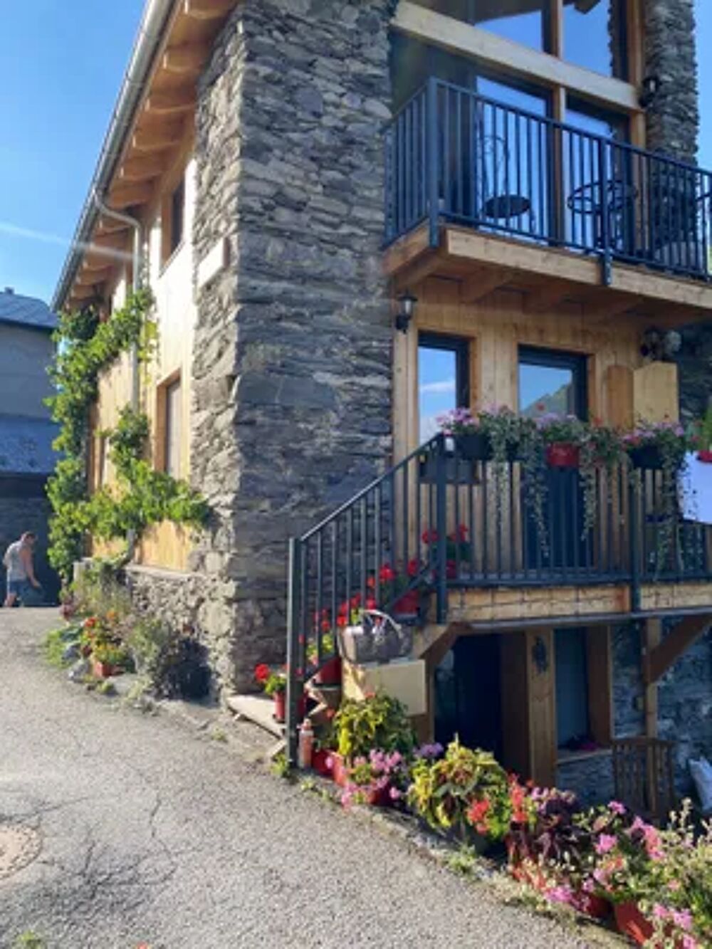   Appartement  1 km des pistes pour 4 pers. avec terrasse  Courchevel Tlvision - Terrasse - Vue montagne - place de parking en Rhne-Alpes, Courchevel (73120)