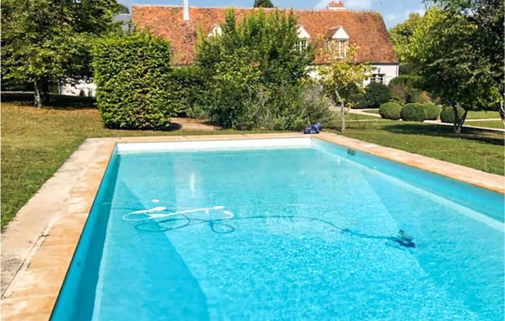   Nice home in Yvre-la-Ville with Outdoor swimming pool, 6 Bedrooms and Heated swimming pool Piscine prive - Tlvision - Terras Centre, Yvre-la-Ville (45300)