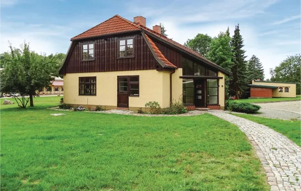   Awesome home in Kuhlen Wendorf with 4 Bedrooms, Sauna and WiFi Sauna - Alimentation < 20 m - Tlvision - Terrasse - place de pa Allemagne, Kuhlen