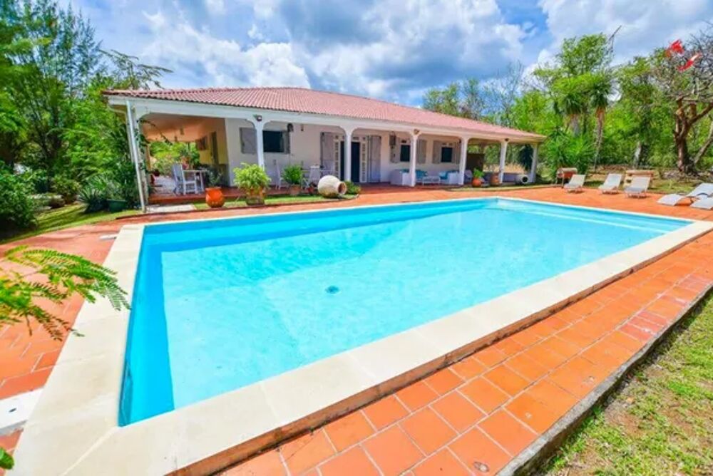   Villa  2 km de la plage pour 8 pers. avec piscine  Fort-de-France Piscine prive - Plage < 2 km - Tlvision - Terrasse - plac DOM-TOM, Martinique (97200)
