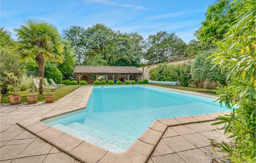   Stunning home in Nieul Le Dolent with Outdoor swimming pool, WiFi and Private swimming pool Piscine prive - Tlvision - Terras Pays de la Loire, Nieul-le-Dolent (85430)