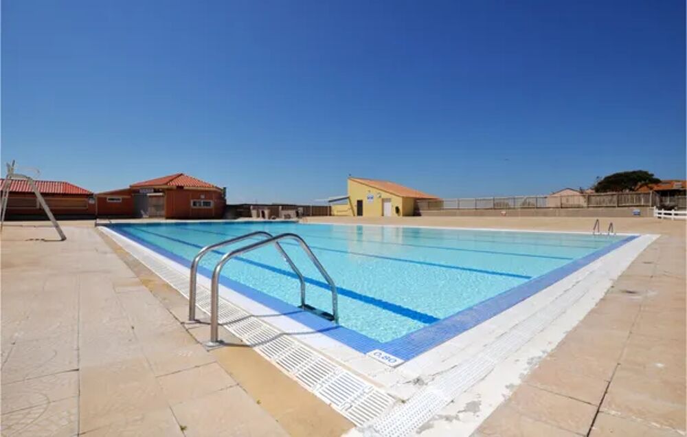   Beautiful apartment in Le Barcares with 2 Bedrooms, Outdoor swimming pool and Heated swimming pool Piscine collective - Piscine Languedoc-Roussillon, Le Barcars (66420)
