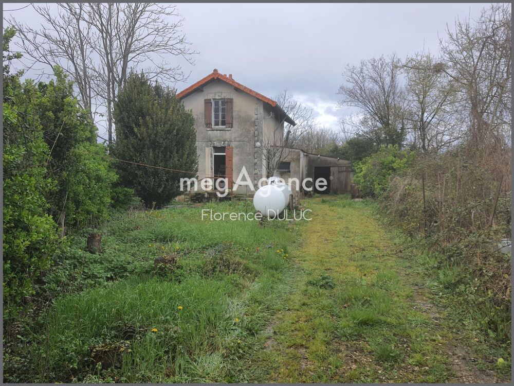 A RESTAURER STYLE GARDE-BARRIERE AVEC JARDIN ARBORE