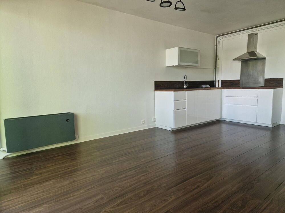 Location Appartement Emplacement privilégié. appartement rénové avec son parking privé, au pied du tramway. Angers