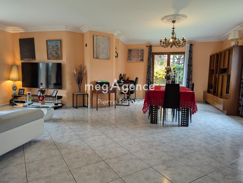 Grande villa avec espace professionnel