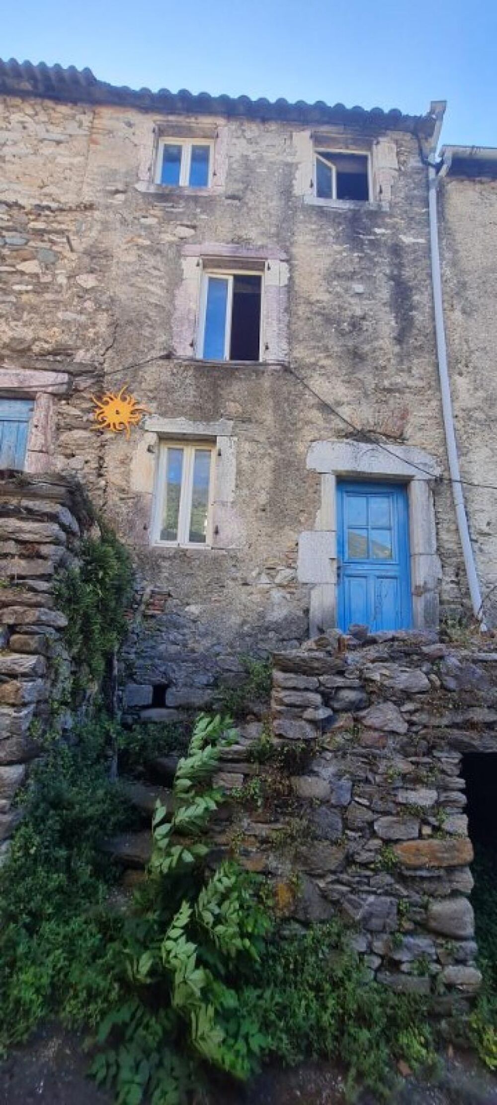 Riols, Batîsse ancienne entièrement à réhabiliter