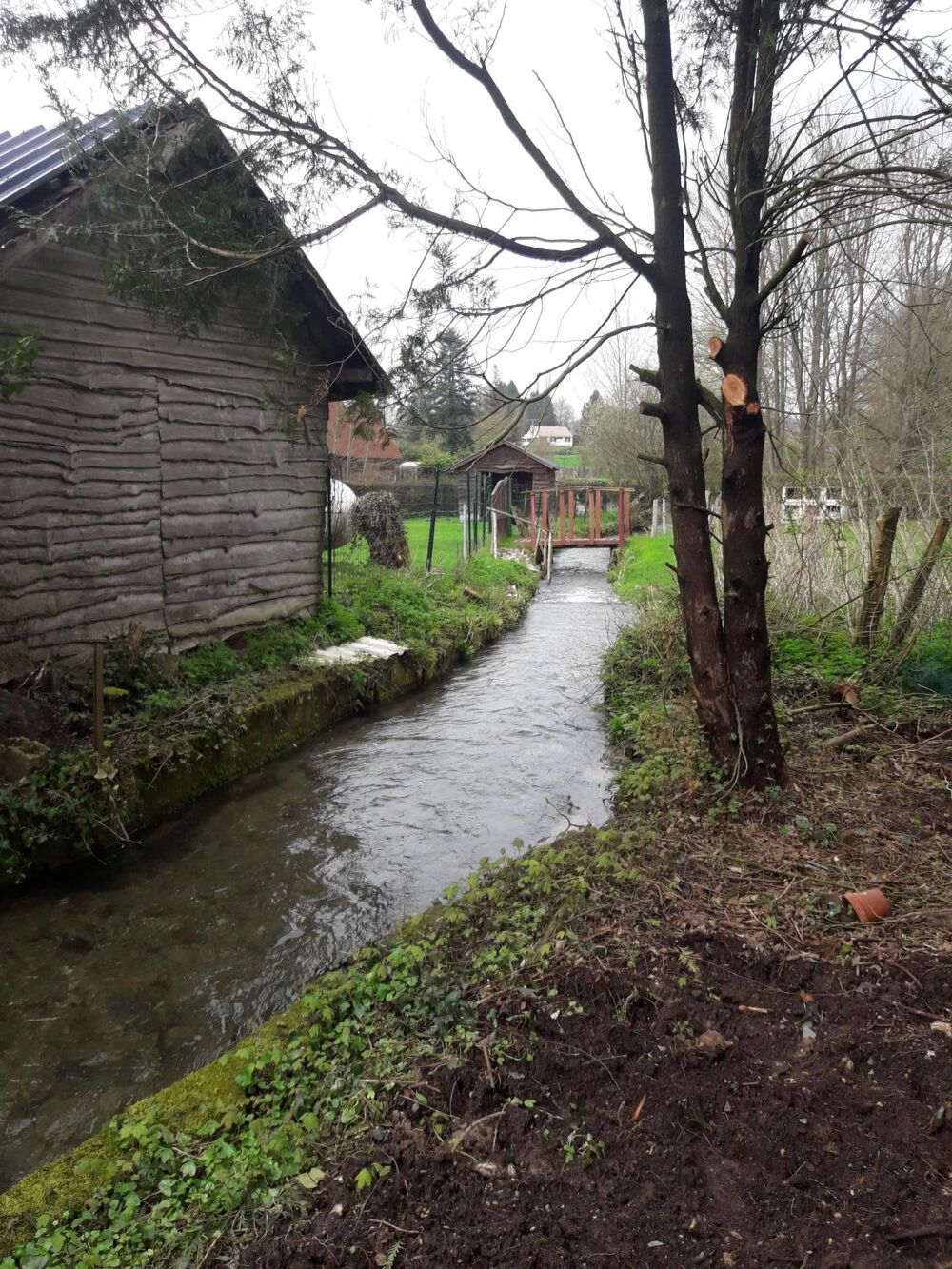 Vente Appartement Aumale :  Investisseurs, Immeuble composé de 2 appart, 4 studios. Marques