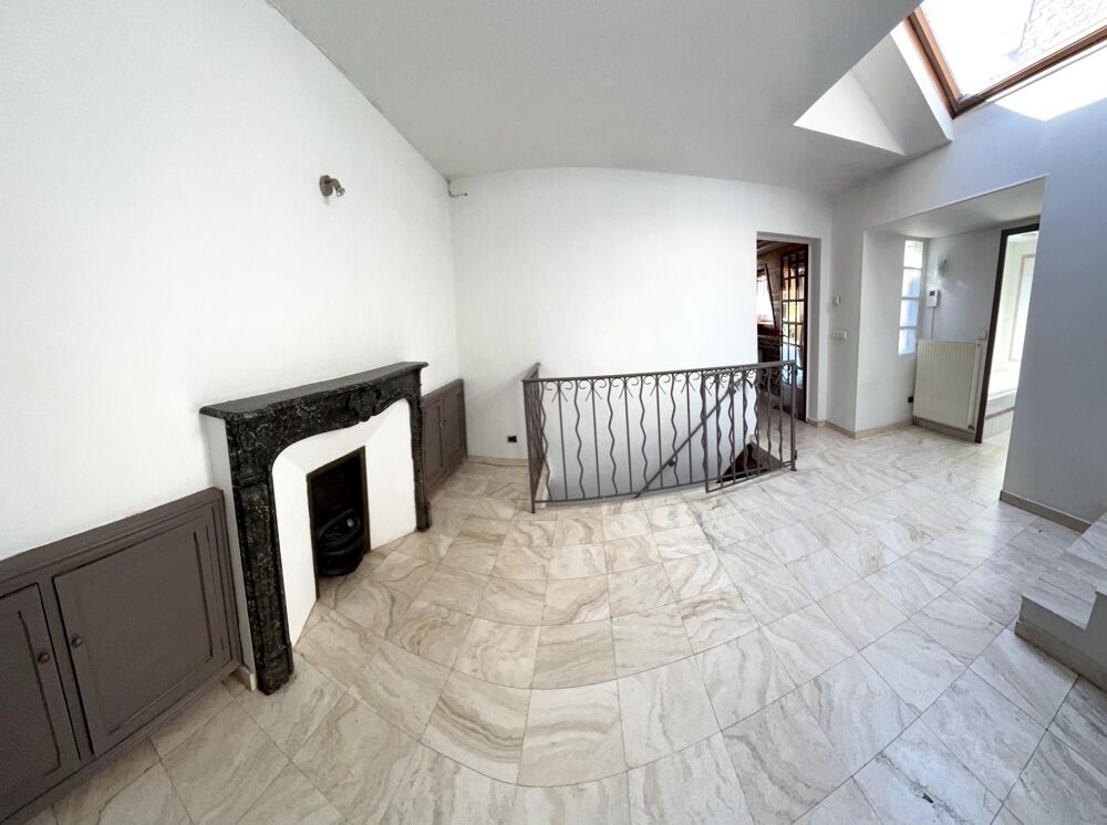 Vente Maison Coup de cœur assuré ! Grande maison de 198 m², 4 chambres, beaux volumes et un excellent rapport qualité/prix à seulement 182 00 Lievin