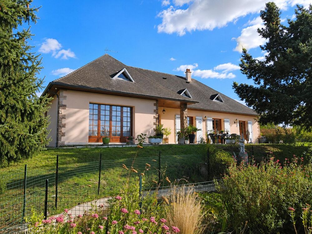 Maison 8 pièces 227 m² · à Saint-Jean-de-Thouars · 227 m² · 189 500 €