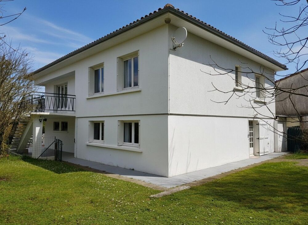 Vente Maison Maison 160 m² + T2 indépendant – Idéale famille - revenu locatif - activité professionnelle Jonzac 17500