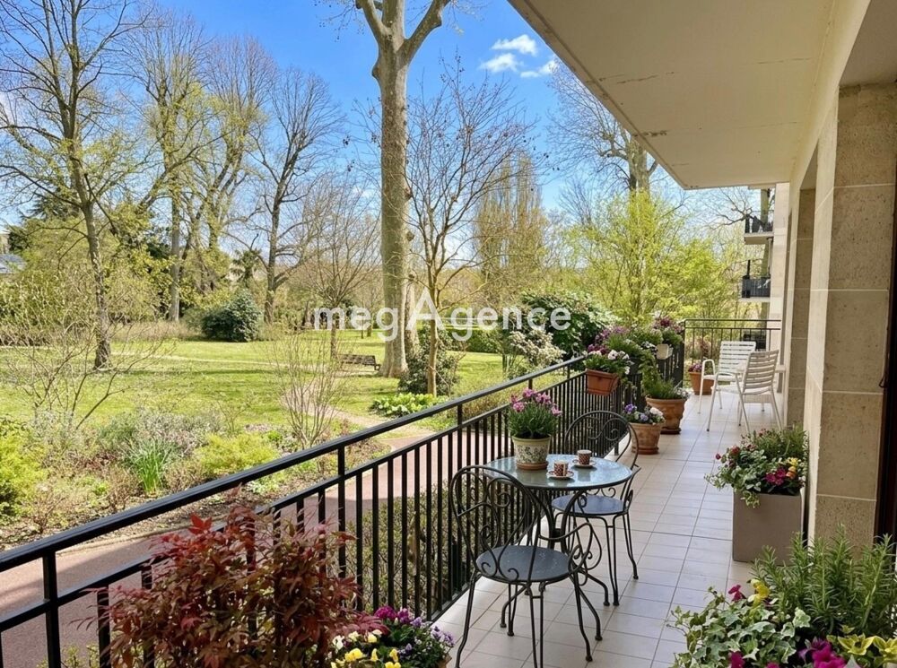 Appartement de standing lumineux 165 m²  Domaine privé sécurisé  Parking et Cave - Saint-Nom-La-Bretèche