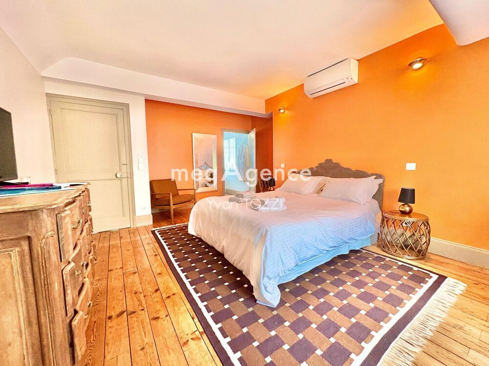 Vente Maison Chambre d'hôtes vue latérale Mer quartier St Pierre. Les sables-d'olonne