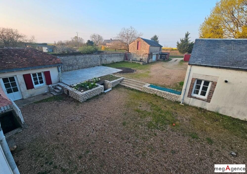 Vente Maison A saisir, très belle et grande demeure familiale de plus de 210m2, 8 pièces , 4 chambres, sur 3600m2 de terrain. Cloyes les trois rivieres