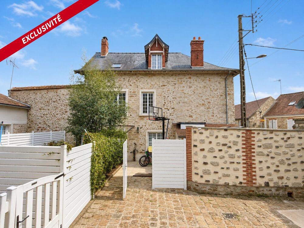 Maison en pierre de caractère  235 m²  7 chambres  Le Châtelet-en-Brie