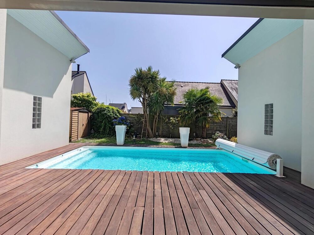 MAISON CONTEMPORAINE AVEC PISCINE