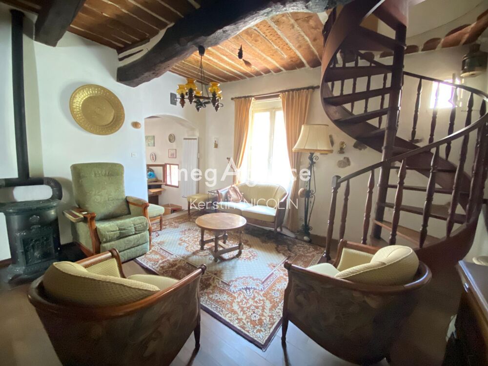 Maison de village, garage, caves et beau potentiel