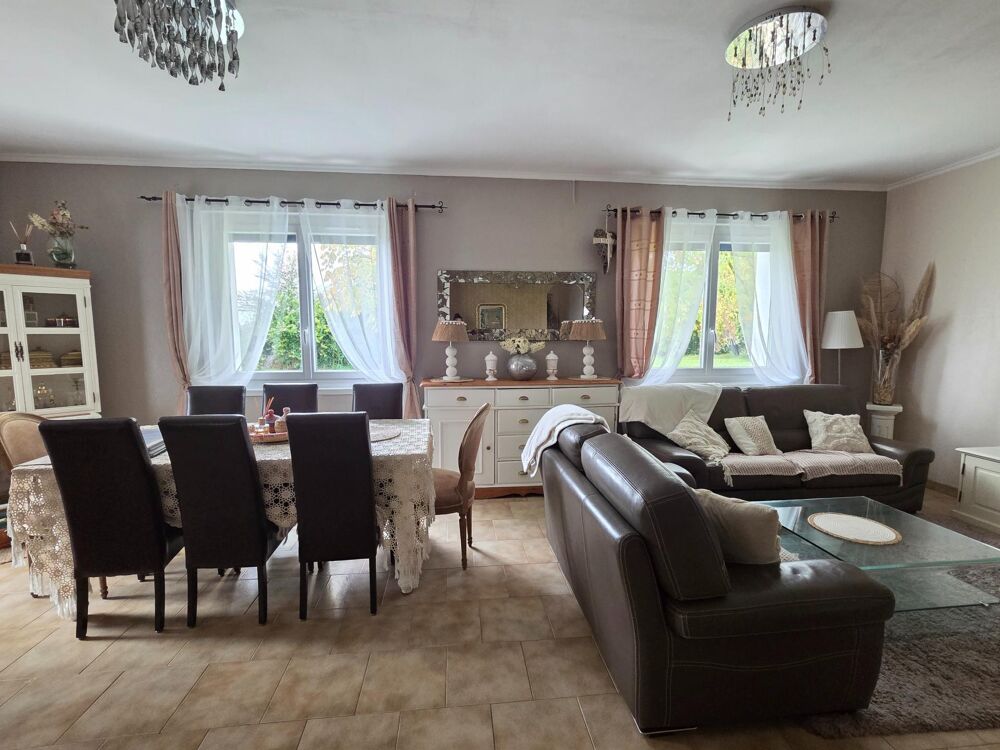 Vente Maison Maison 165m² 4 chambres terrain 2000m² Saint-Jean-d'Angély proche gare 296000€ Saint-jean-d'angely