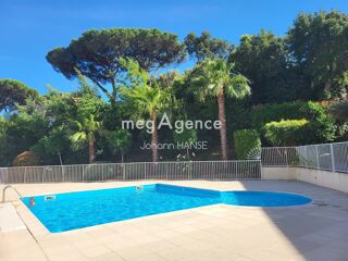 Vente Appartement CAVALAIRE-SUR-MER – T2 RÉNOVÉ 42 M² – TERRASSE – PISCINE – PARKING PRIVATIF Cavalaire-sur-mer
