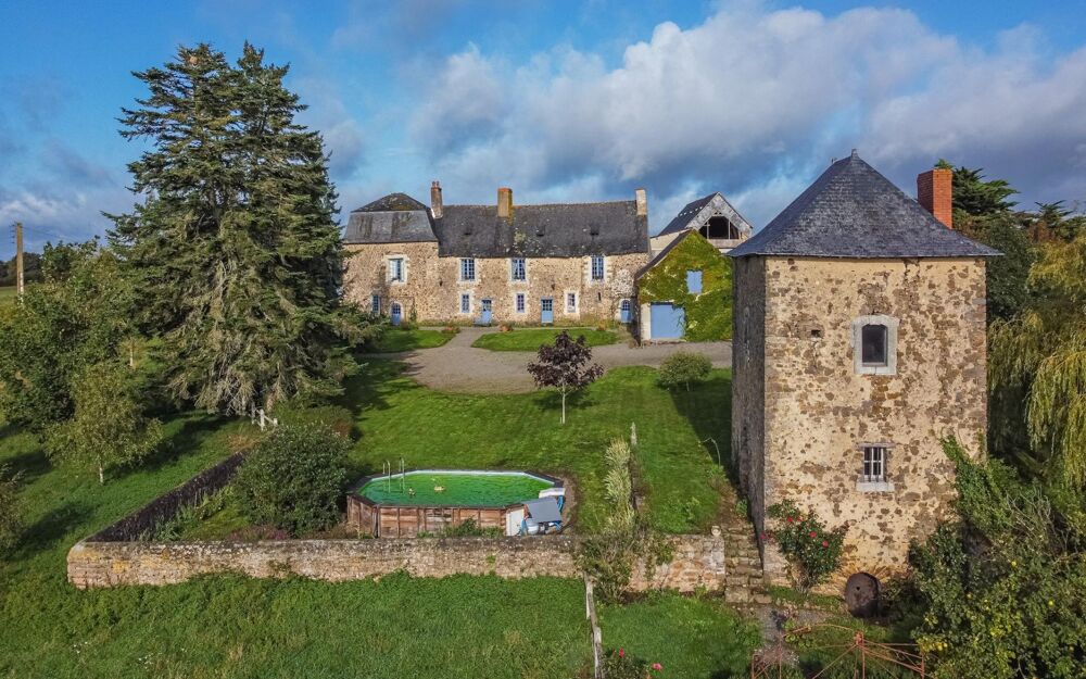 Manoir du XIIIe siècle et XVIe siècle de 295 m², son parc et ses dépendances