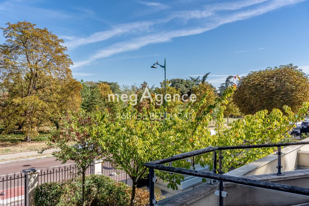 GRAND 2 PIECES 51m² FACE AU BOIS DE VINCENNES avec TERRASSE 25m²