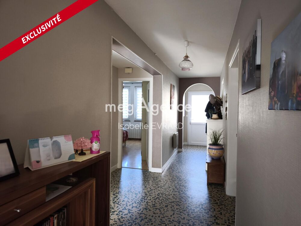 4 chambres dont 2 en RDC, dépendances et jardin.