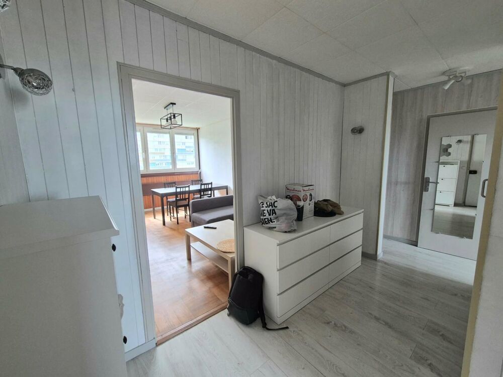 Location Appartement Prox Fauriel/ Parc Europe : T4 meublé. Copropriété calme et sécurisée. Stationnement facile. Chauffage inclu Saint-etienne