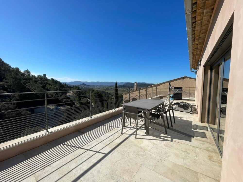 Taradeau  Villa contemporaine 150 m² avec piscine à débordement et vue panoramique