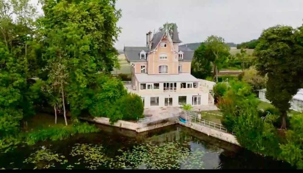 à vendre  Propriété/château Villeperrot (89140)