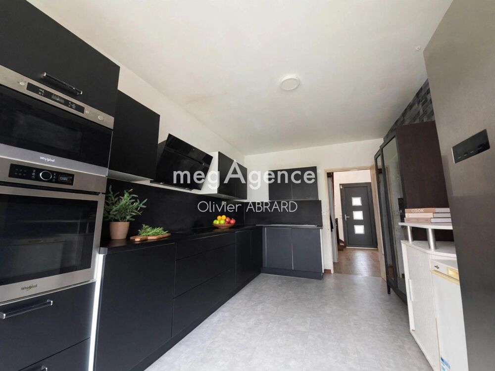 MAISON BOURG 202 M2 4 CHAMBRES TERRAIN 606 M2