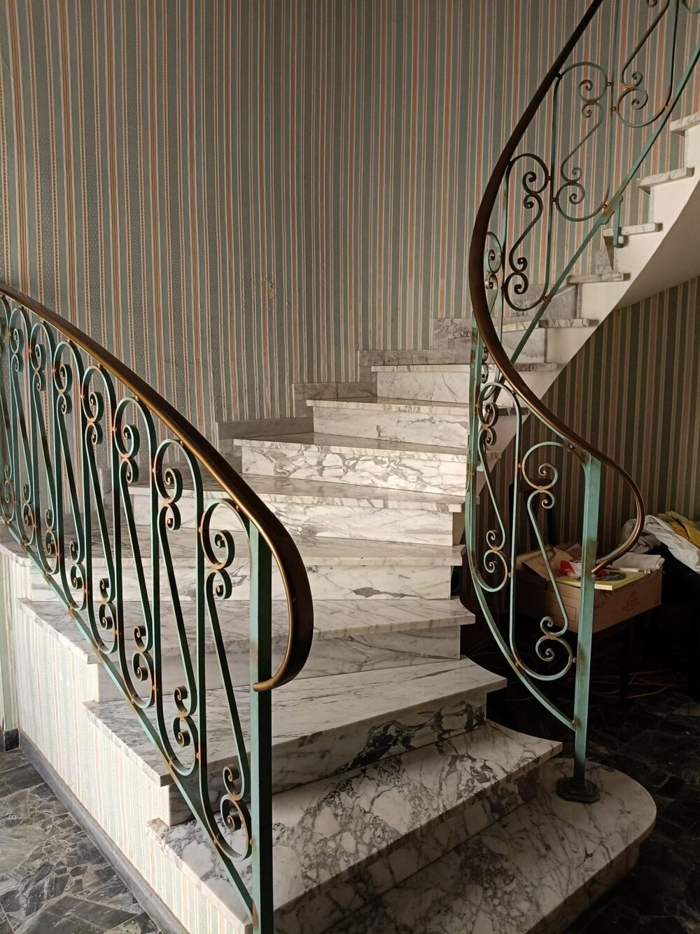 Maison de Maître de 300 M² avec de cour de 100 M²