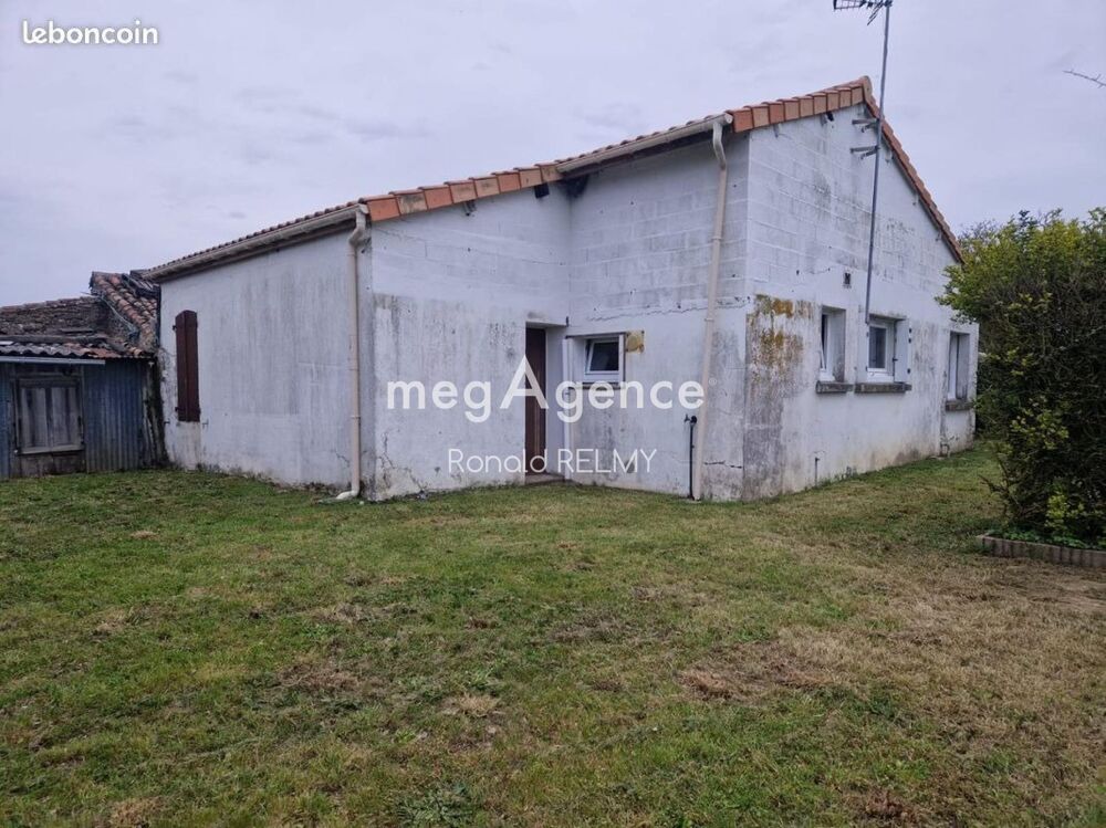 Maison à rénover avec 720 m² de terrain et à 7 minutes de la plage de Boisvinet
