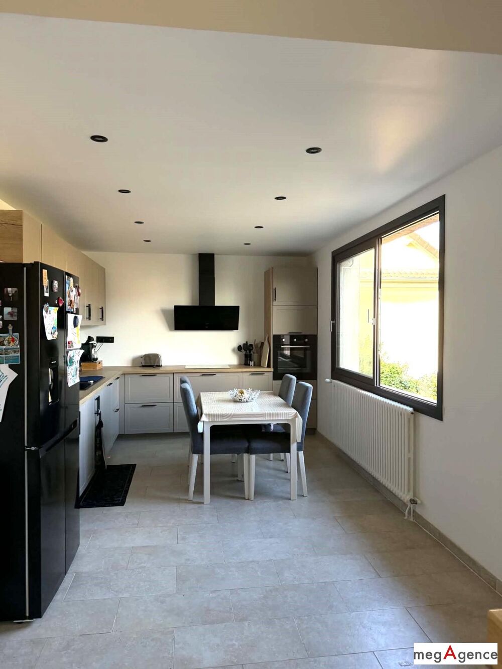 Vente Maison Maison indivuduelle totalement rénovée 3 chambres - Sous sol total - Jardin plat et clos 711 m² - Epône 78680 Epone